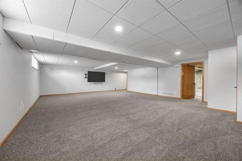 1405 Lyndhurst Drive Hiawatha IA 52233