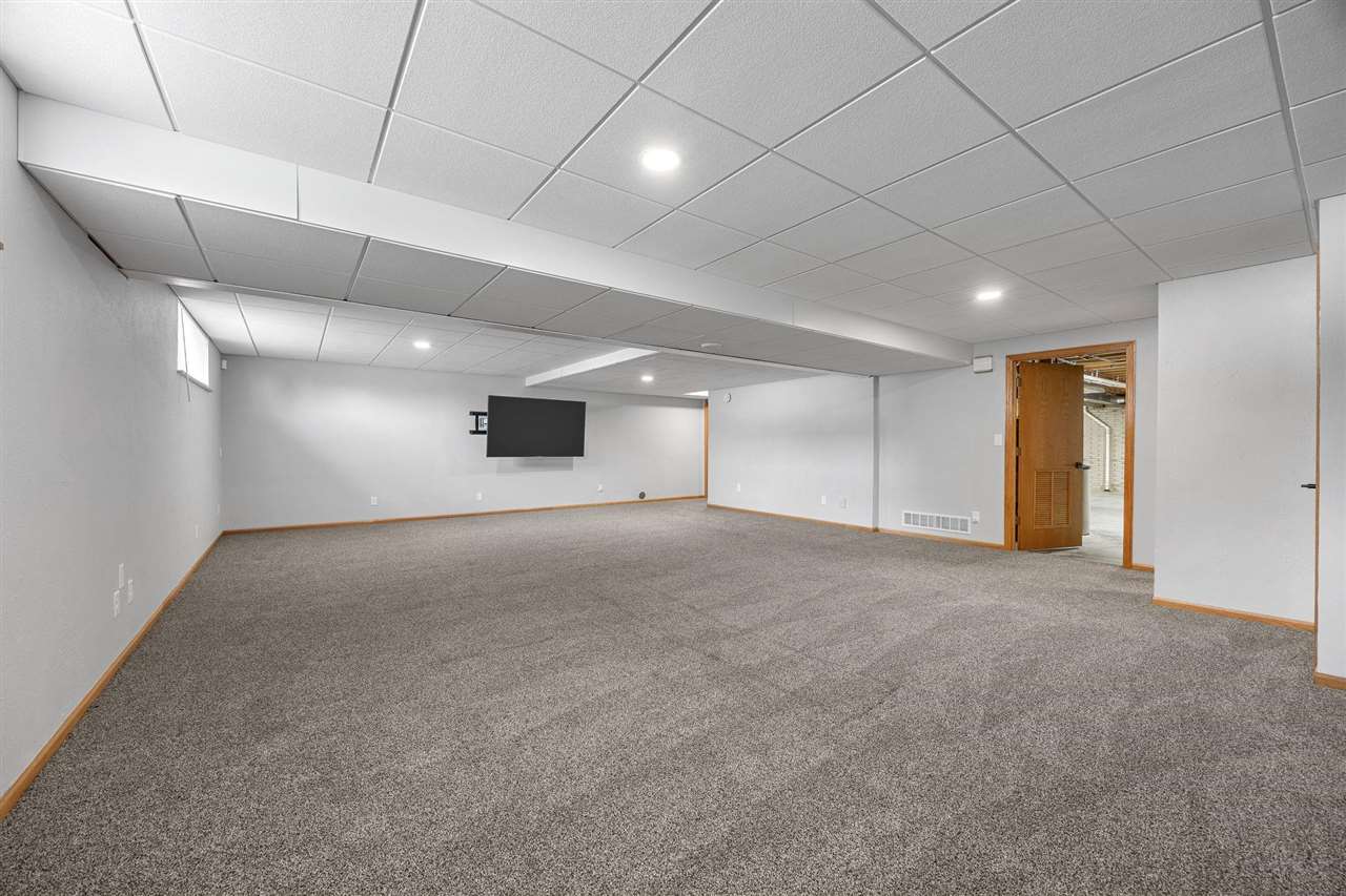 1405 Lyndhurst Drive Hiawatha IA 52233