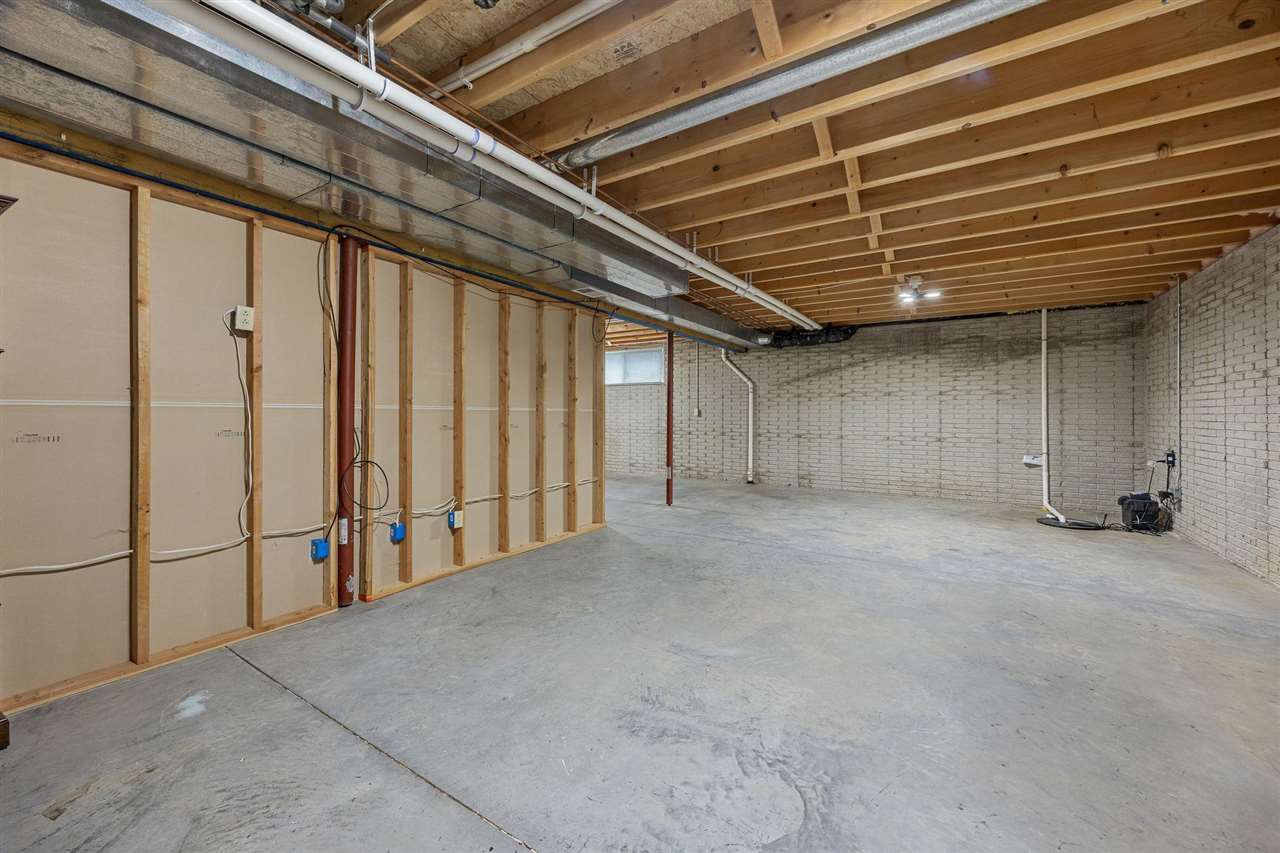 1405 Lyndhurst Drive Hiawatha IA 52233