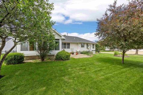 1405 Lyndhurst Drive Hiawatha IA 52233