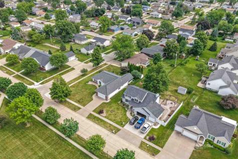 1405 Lyndhurst Drive Hiawatha IA 52233