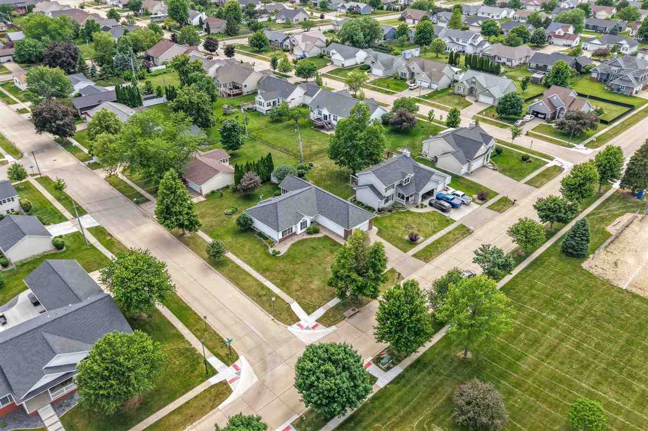 1405 Lyndhurst Drive Hiawatha IA 52233