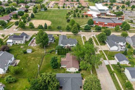 1405 Lyndhurst Drive Hiawatha IA 52233