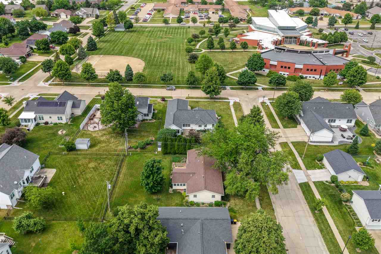 1405 Lyndhurst Drive Hiawatha IA 52233