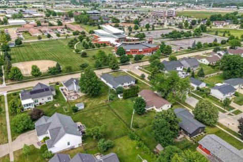 1405 Lyndhurst Drive Hiawatha IA 52233