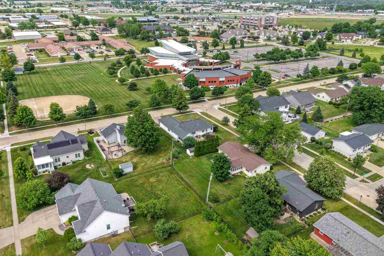 1405 Lyndhurst Drive Hiawatha IA 52233