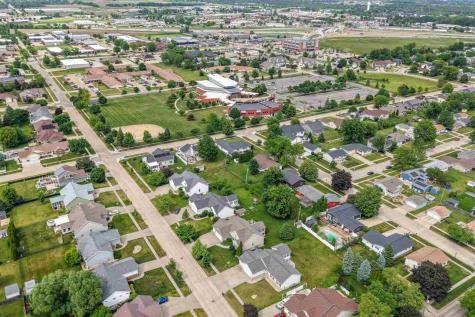 1405 Lyndhurst Drive Hiawatha IA 52233