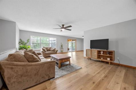 1405 Lyndhurst Drive Hiawatha IA 52233
