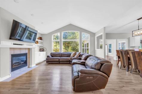 2722 NW Royal Oaks Drive Swisher IA 52338