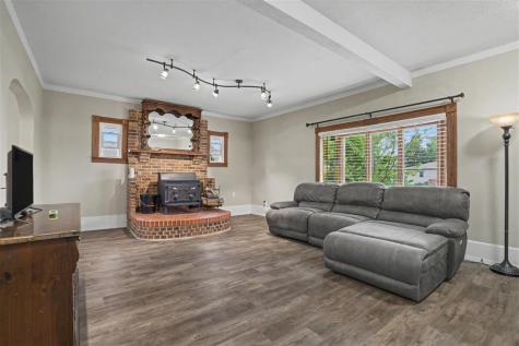 207 6th Street Van Horne IA 52346