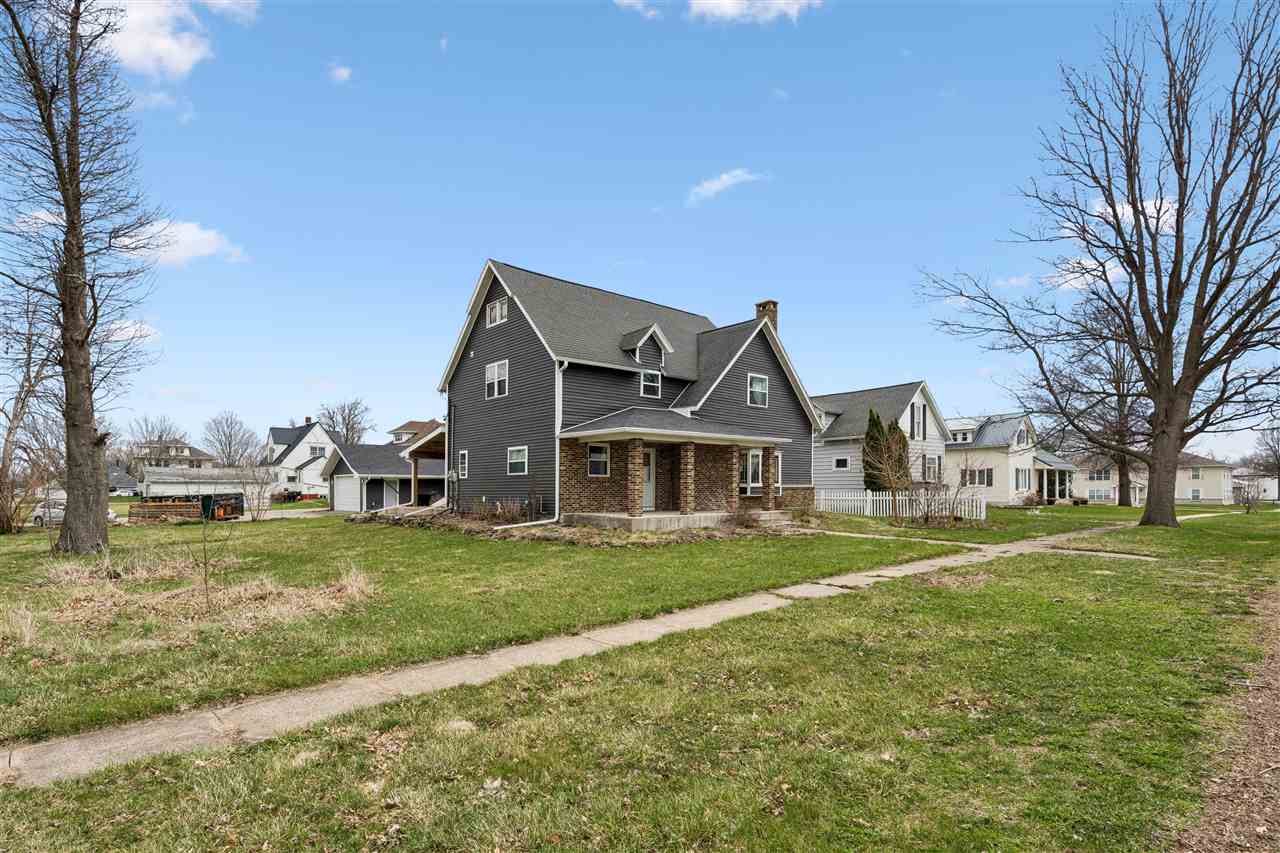 207 6th Street Van Horne IA 52346