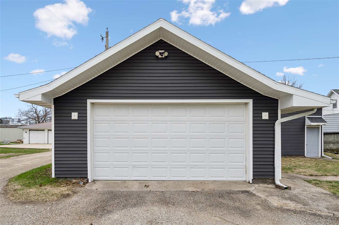 207 6th Street Van Horne IA 52346