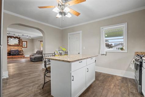 207 6th Street Van Horne IA 52346