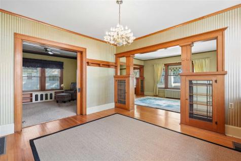 1602 7th Avenue Belle Plaine IA 52208