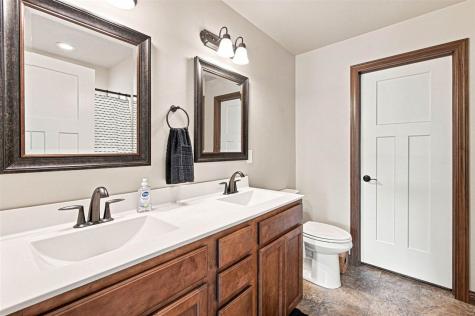 1131 Twin Leaf Avenue Tiffin IA 52340