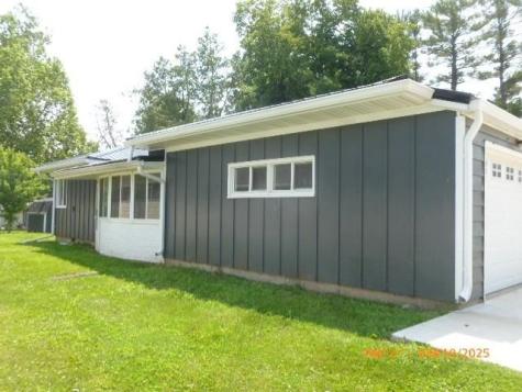 201 E Ross Street Toledo IA 52342