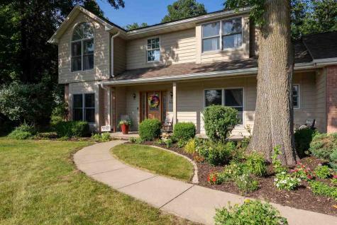 4322 Pioneer Trail Cedar Rapids IA 52403