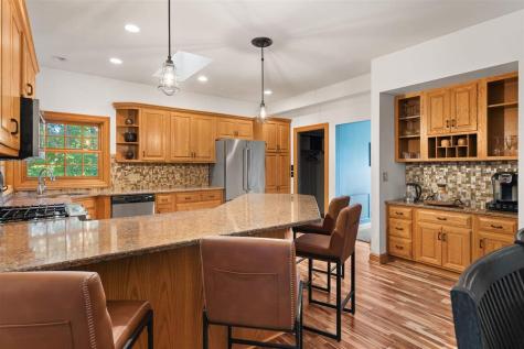 4322 Pioneer Trail Cedar Rapids IA 52403