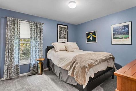 4322 Pioneer Trail Cedar Rapids IA 52403