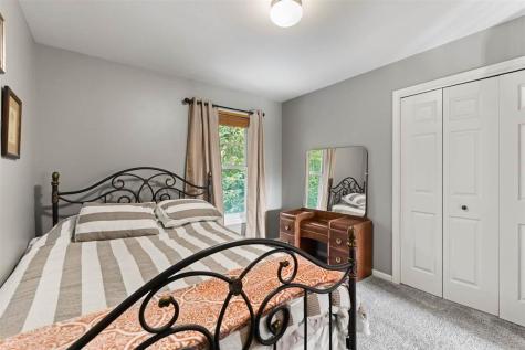 4322 Pioneer Trail Cedar Rapids IA 52403