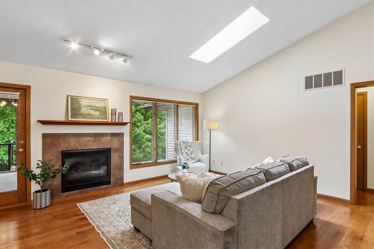 1934 Jeffrey Street Iowa City IA 52246