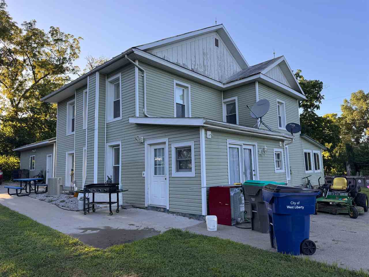 1444 121st Street West Liberty IA 52776