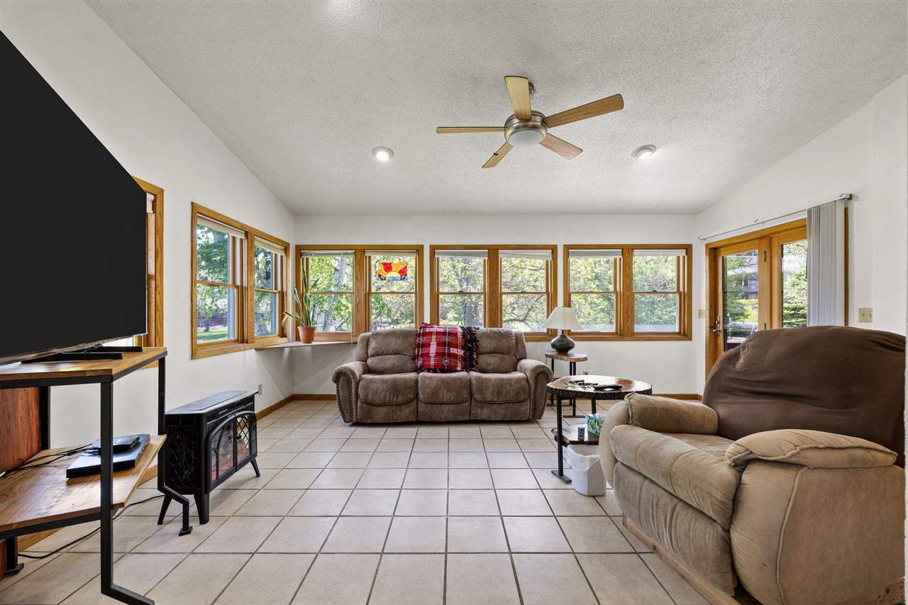 1828 NE Shady Lne North Liberty IA 52317