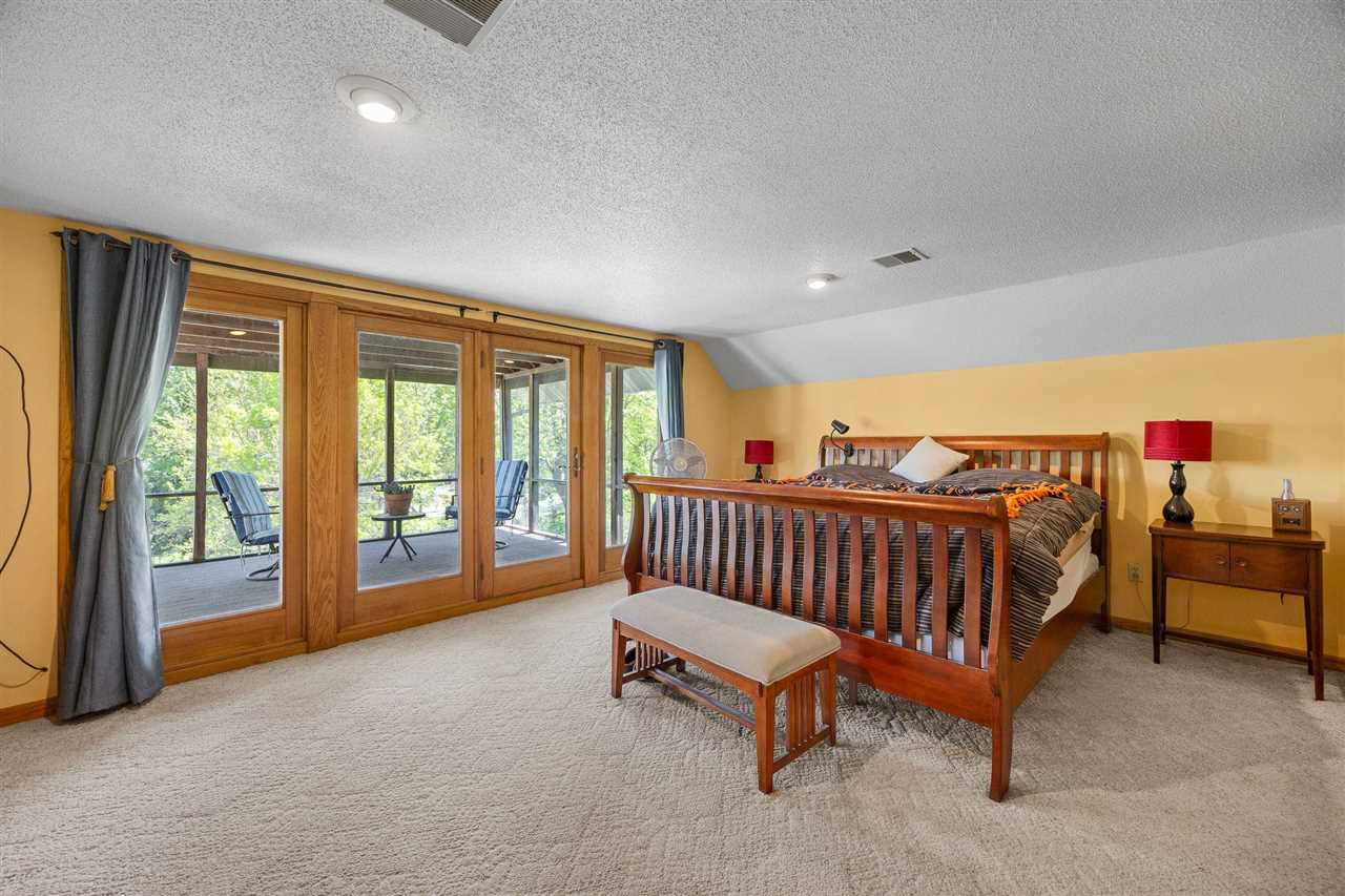 1828 NE Shady Lne North Liberty IA 52317