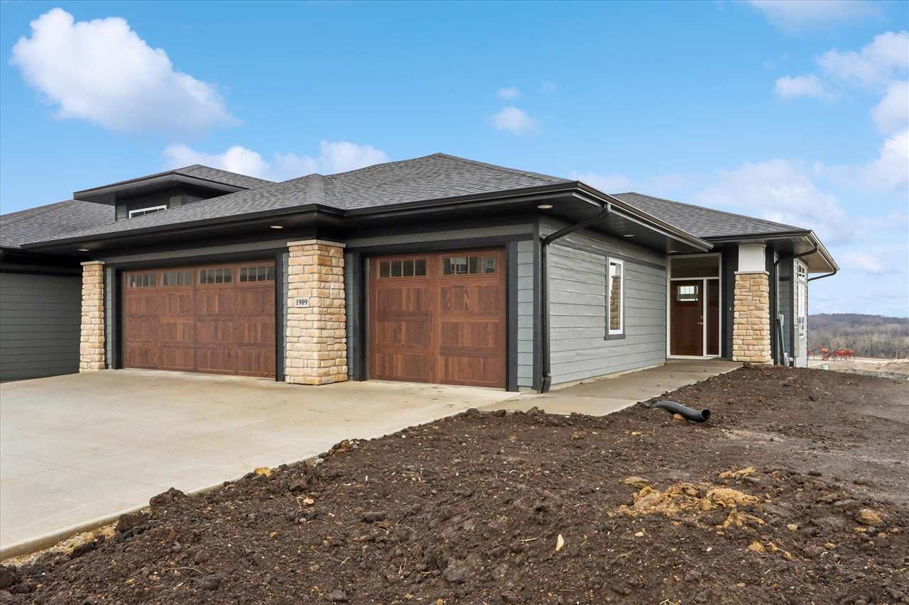 1909 Country Club Drive Coralville IA 52241
