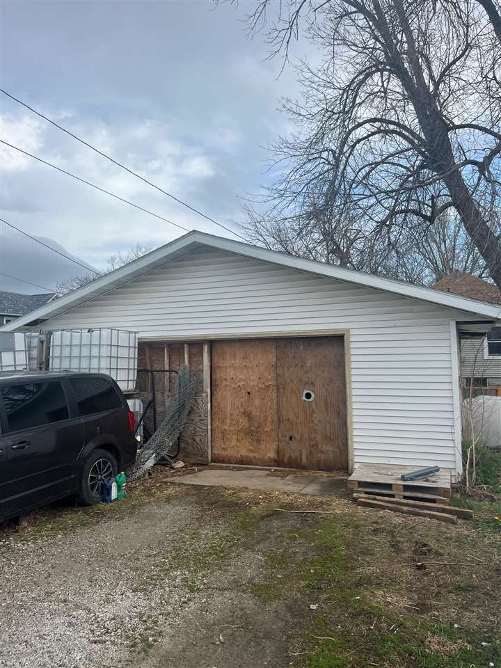 1021 E Main Washington IA 52353