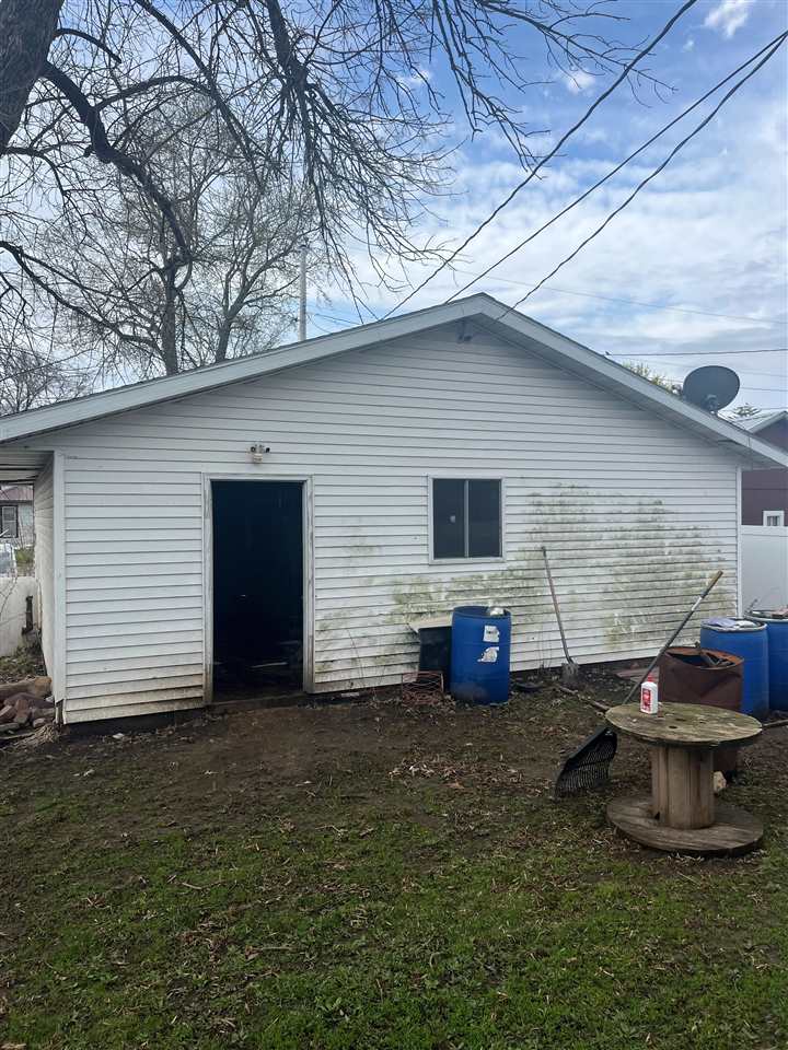 1021 E Main Washington IA 52353
