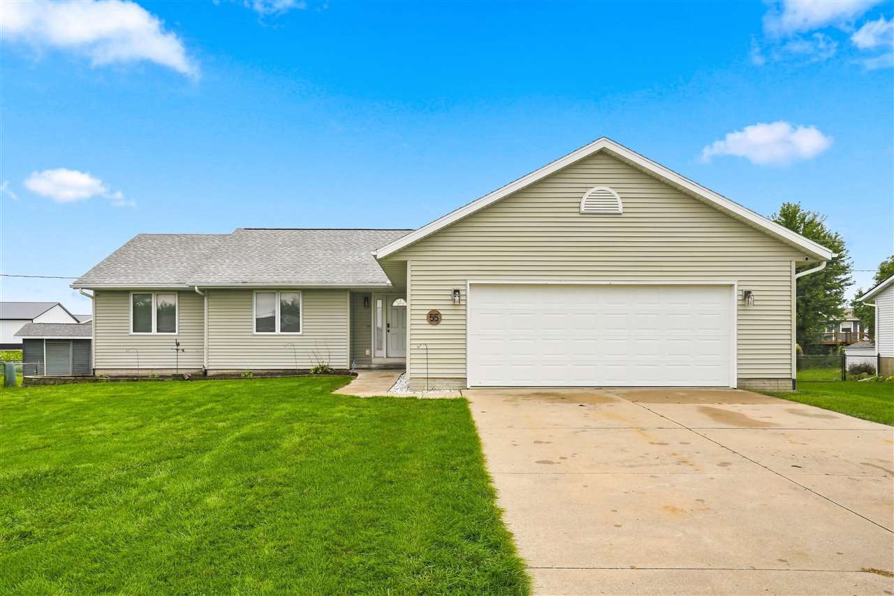 55 Thompson Drive Palo IA 52324