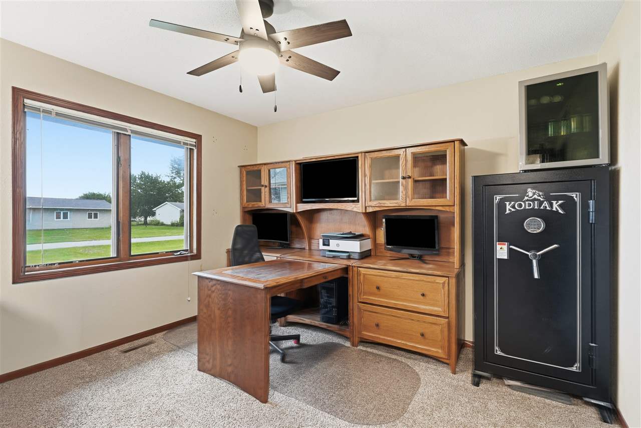 55 Thompson Drive Palo IA 52324
