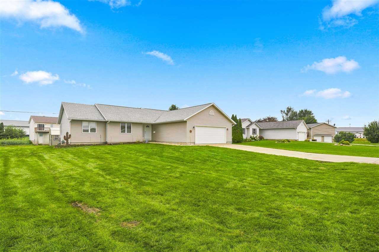 55 Thompson Drive Palo IA 52324