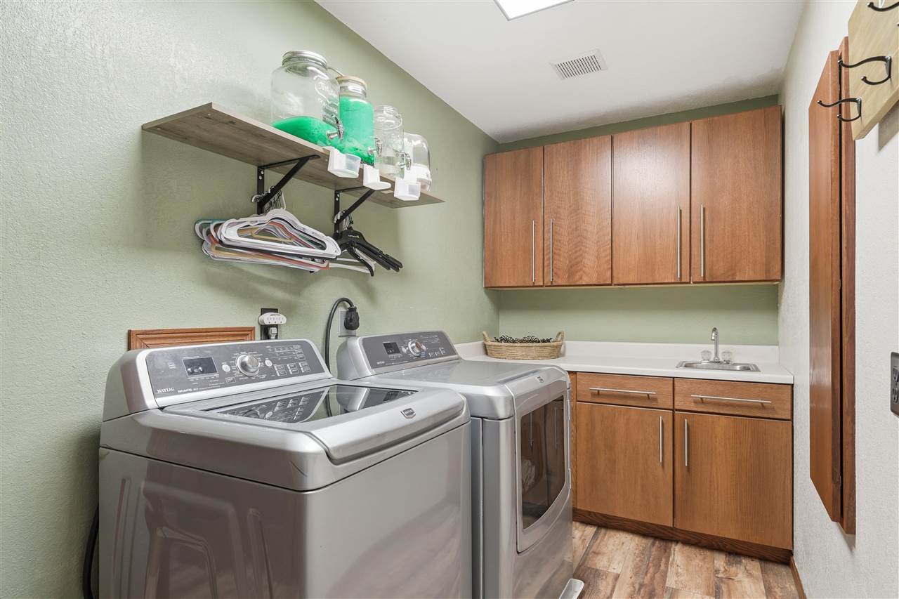 55 Thompson Drive Palo IA 52324