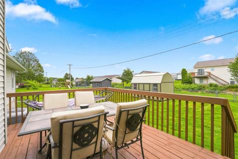 55 Thompson Drive Palo IA 52324