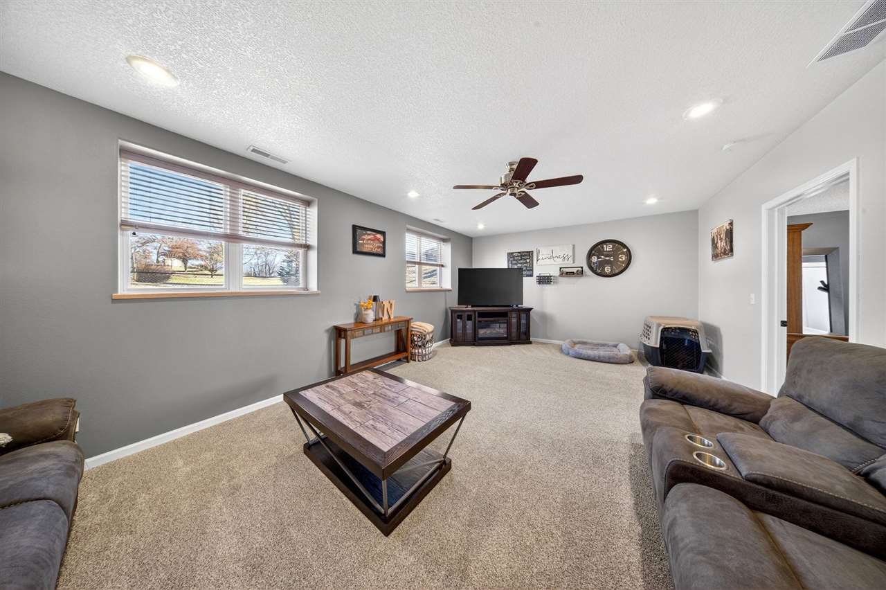 304 Nightingale Drive Tiffin IA 52340