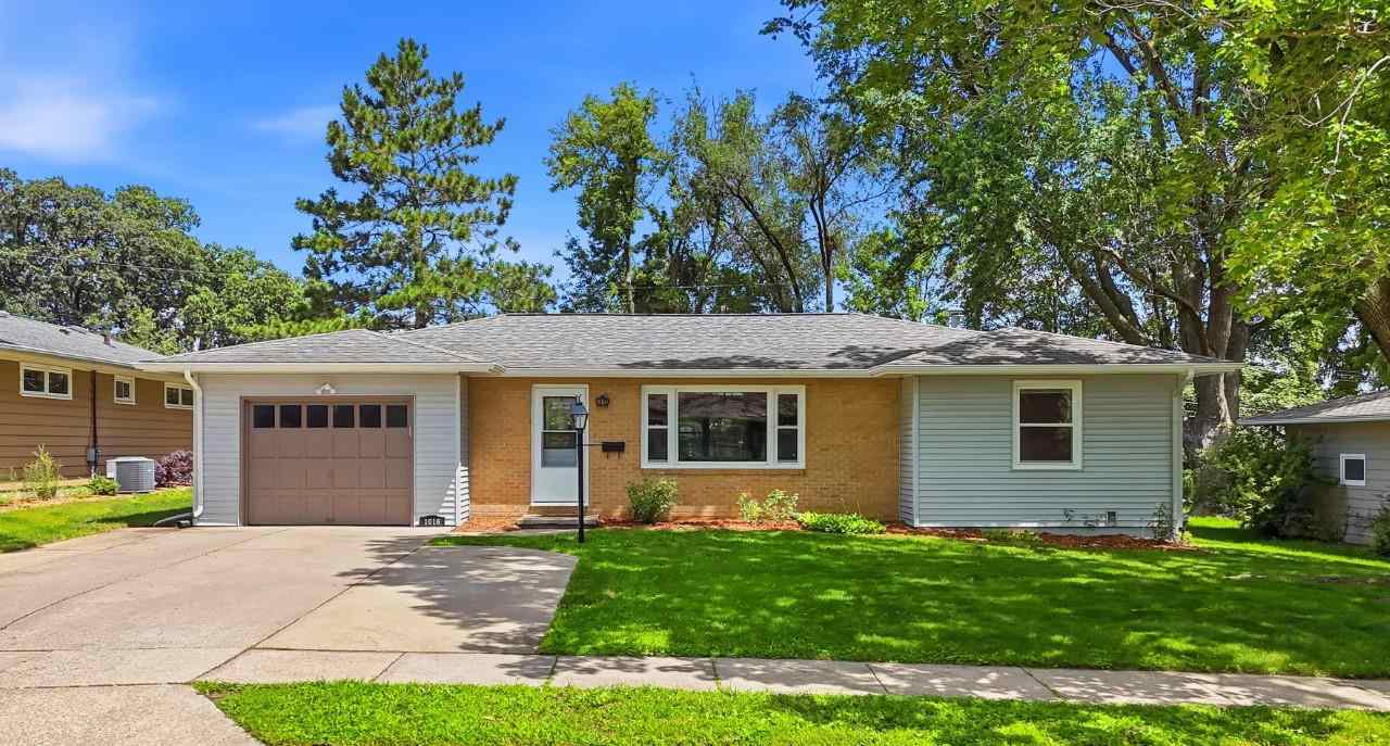 1016 Tower Court Iowa City IA 52246