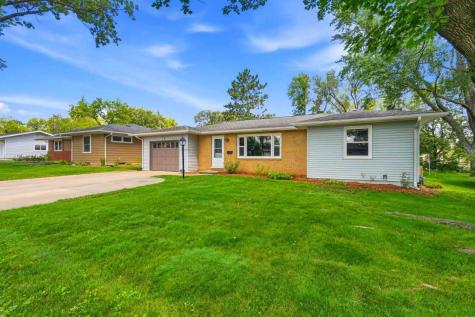1016 Tower Court Iowa City IA 52246