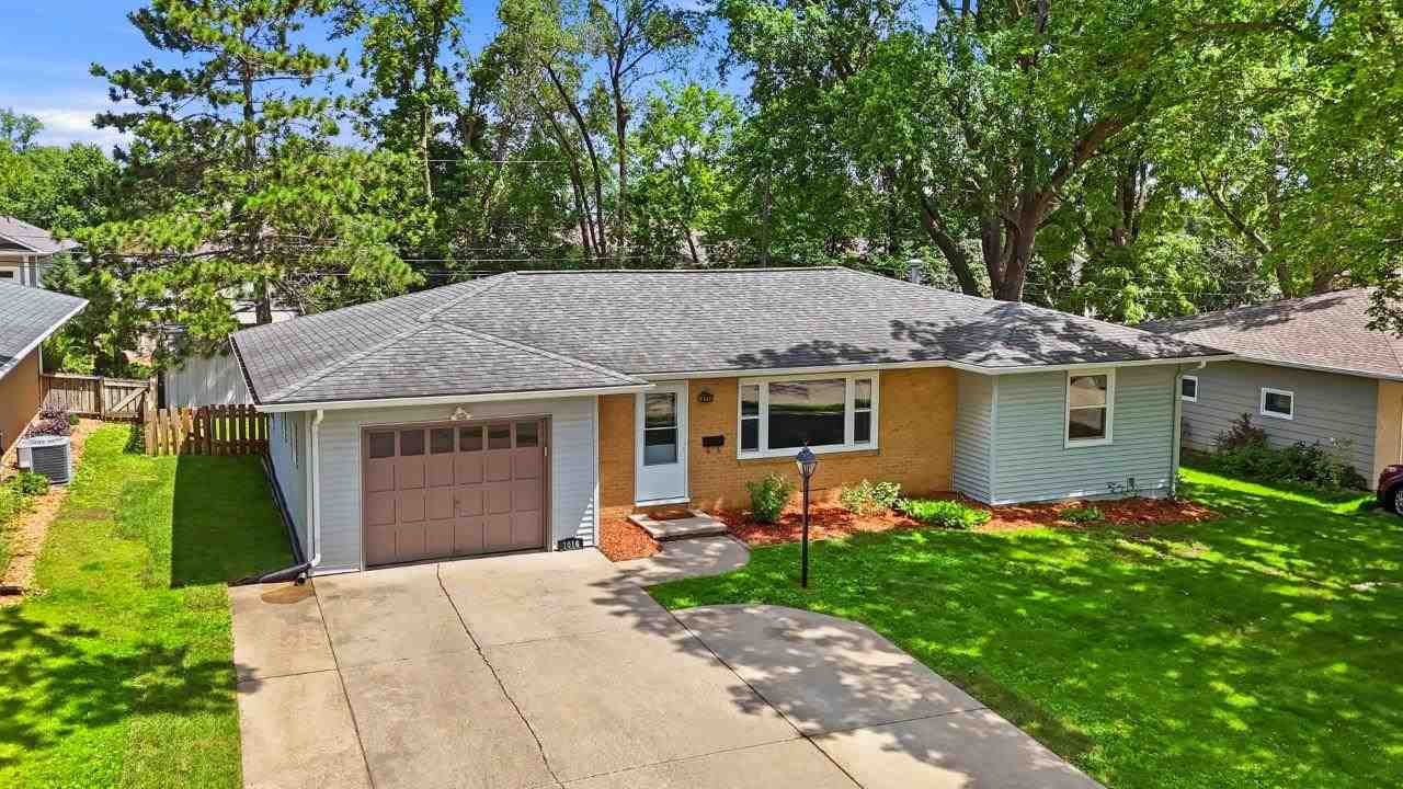 1016 Tower Court Iowa City IA 52246