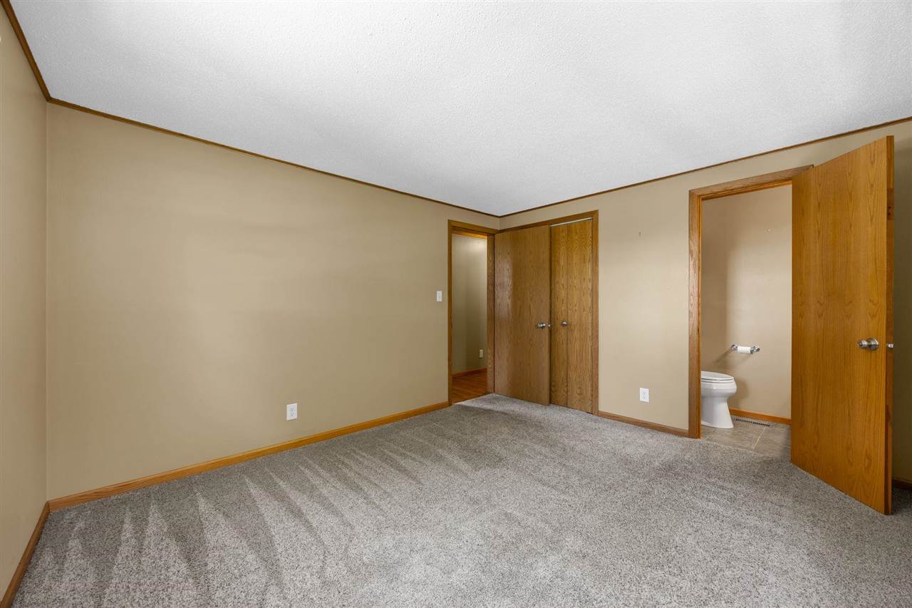 357 Spring Creek Road Mt Vernon IA 52314