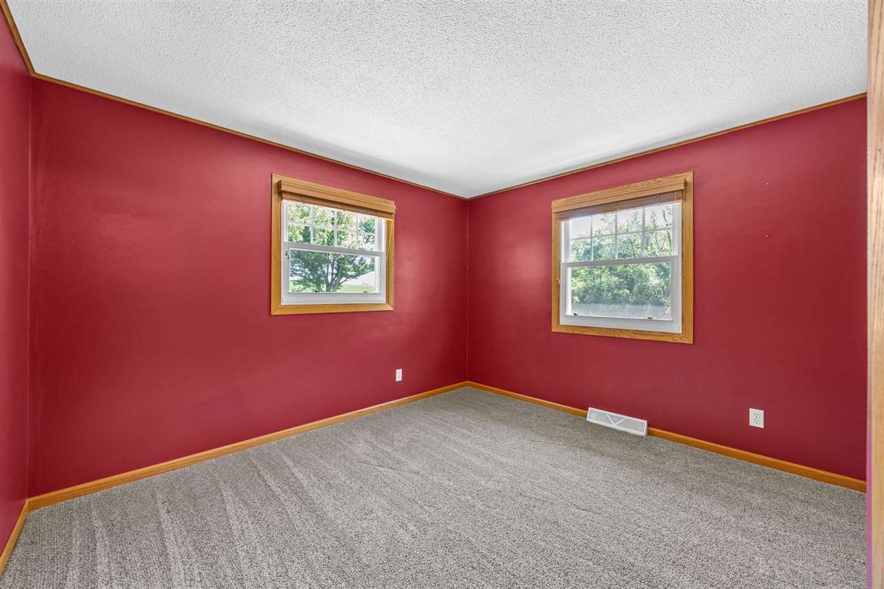 357 Spring Creek Road Mt Vernon IA 52314