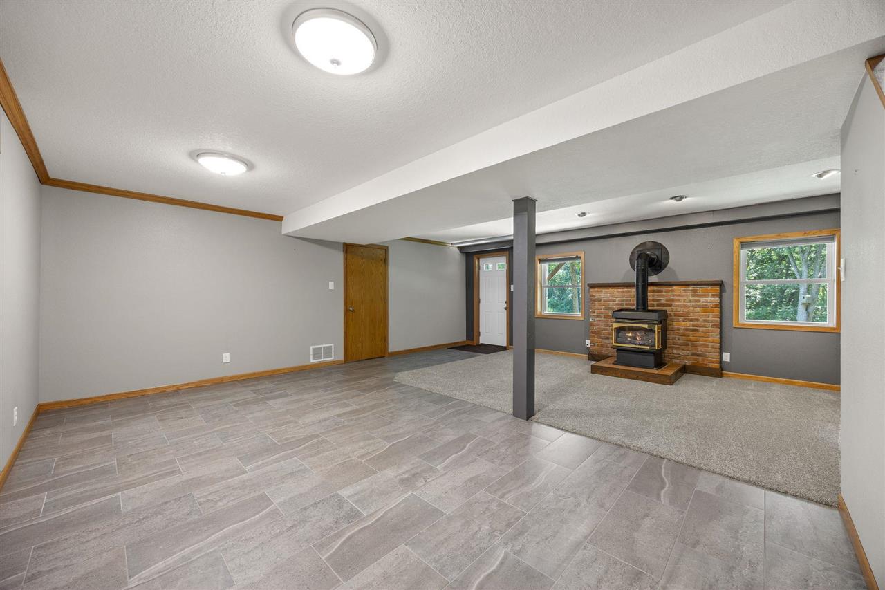 357 Spring Creek Road Mt Vernon IA 52314