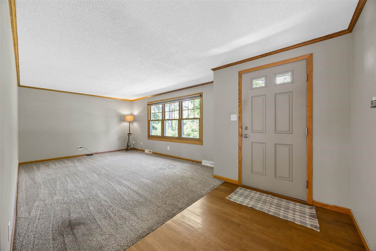 357 Spring Creek Road Mt Vernon IA 52314