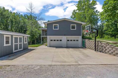 357 Spring Creek Road Mt Vernon IA 52314