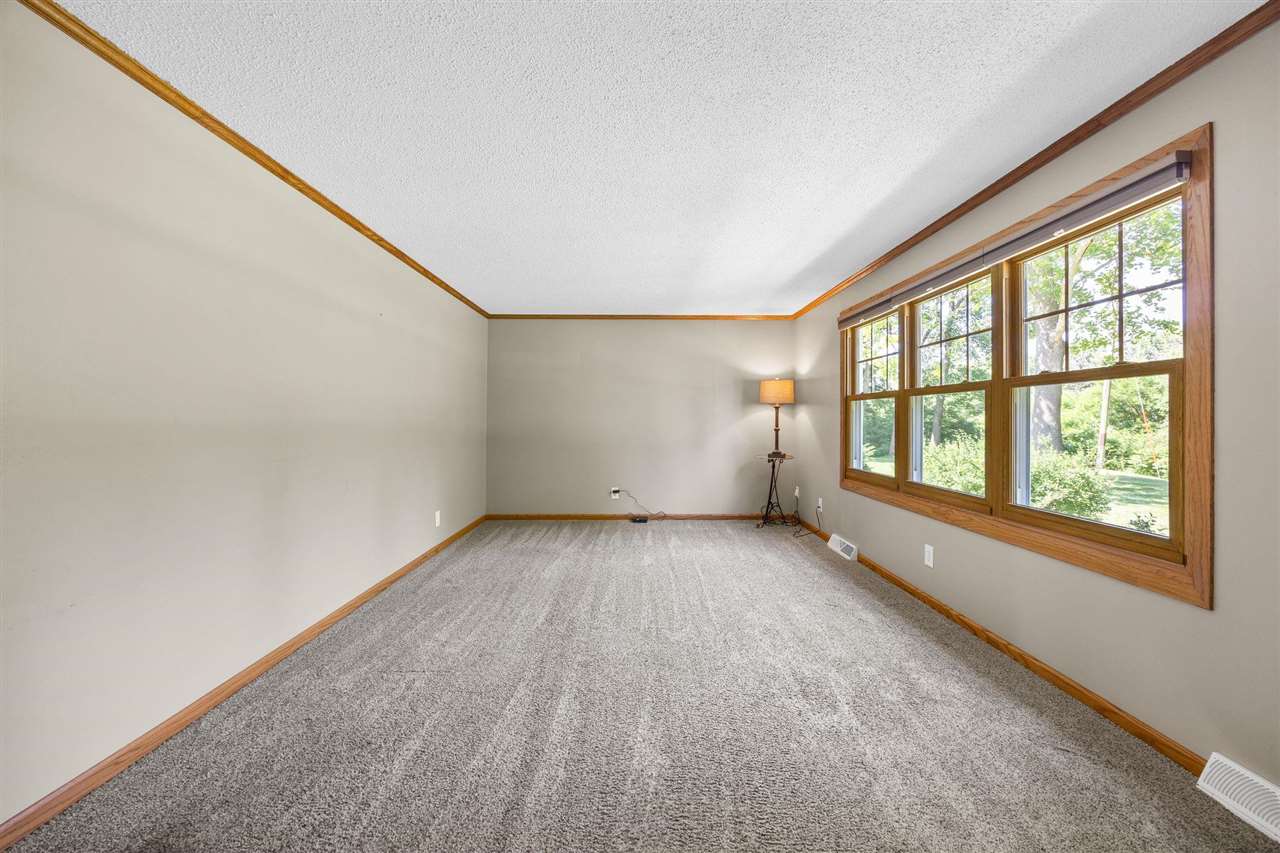 357 Spring Creek Road Mt Vernon IA 52314