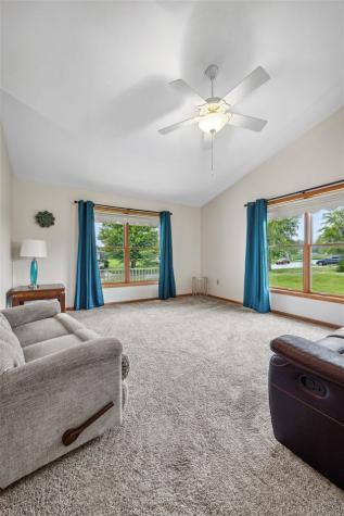 104 Country View Drive Mechanicsville IA 52306
