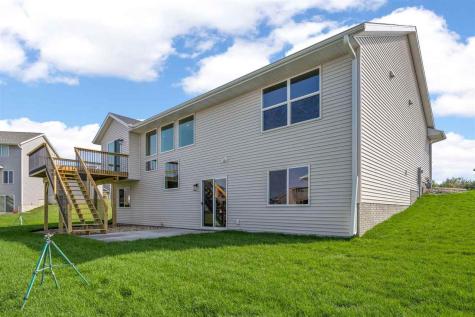 6315 Prairie Rose Circle SW Cedar Rapids IA 52404