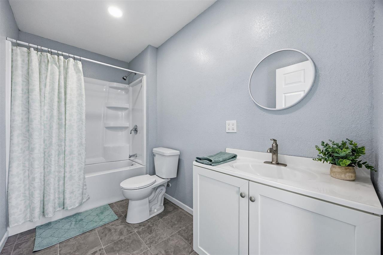 21686 257 Street Delhi IA 52223
