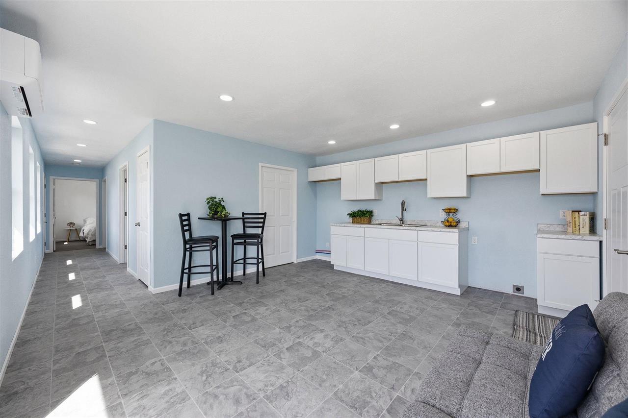 21686 257 Street Delhi IA 52223
